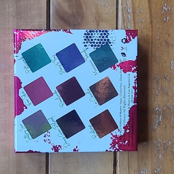 Hank & Henry Living in Color Eye Shadow Pallete - Picture 3 of 4